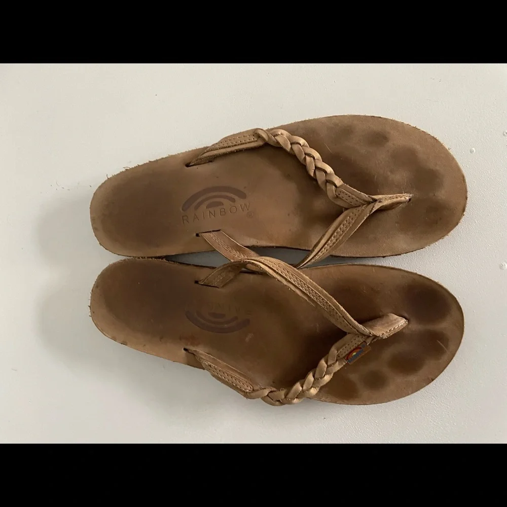 (SOLD!) 🤗 🌈 Rainbow 'Flirty' Braided Leather Flip Flop, size 7, hardly worn! - Picture 4 of 10